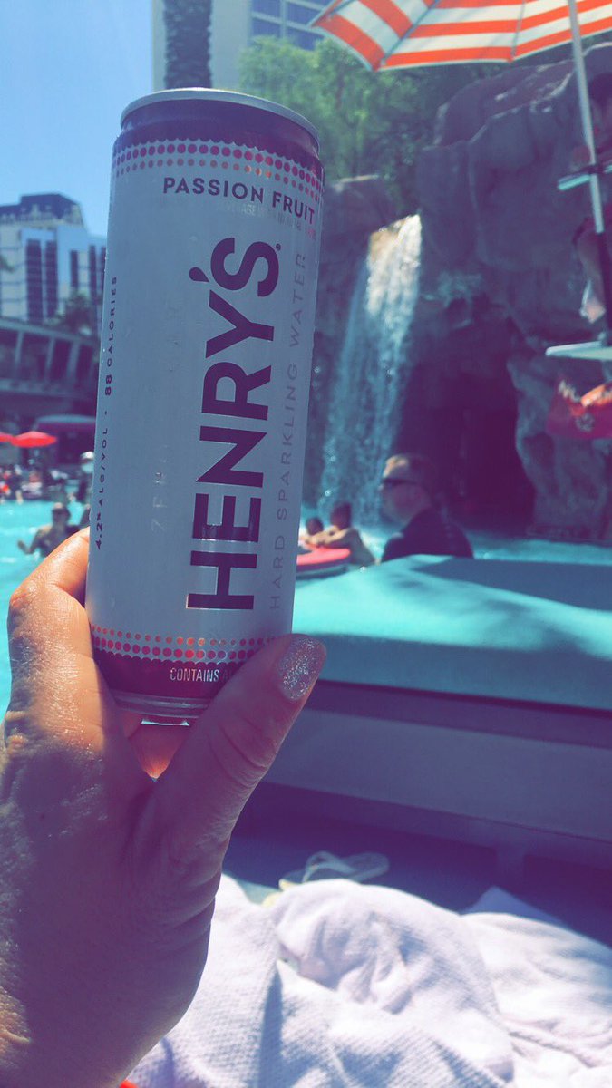 MerePear11's tweet image. Day 3...Flamingo Pool☀️🎉😎🎲🎰👙🍹🥂😜 #Vegas #DayThree #FlamingoPool #LetsGo #HotGirlSummer #HappyLaborDay