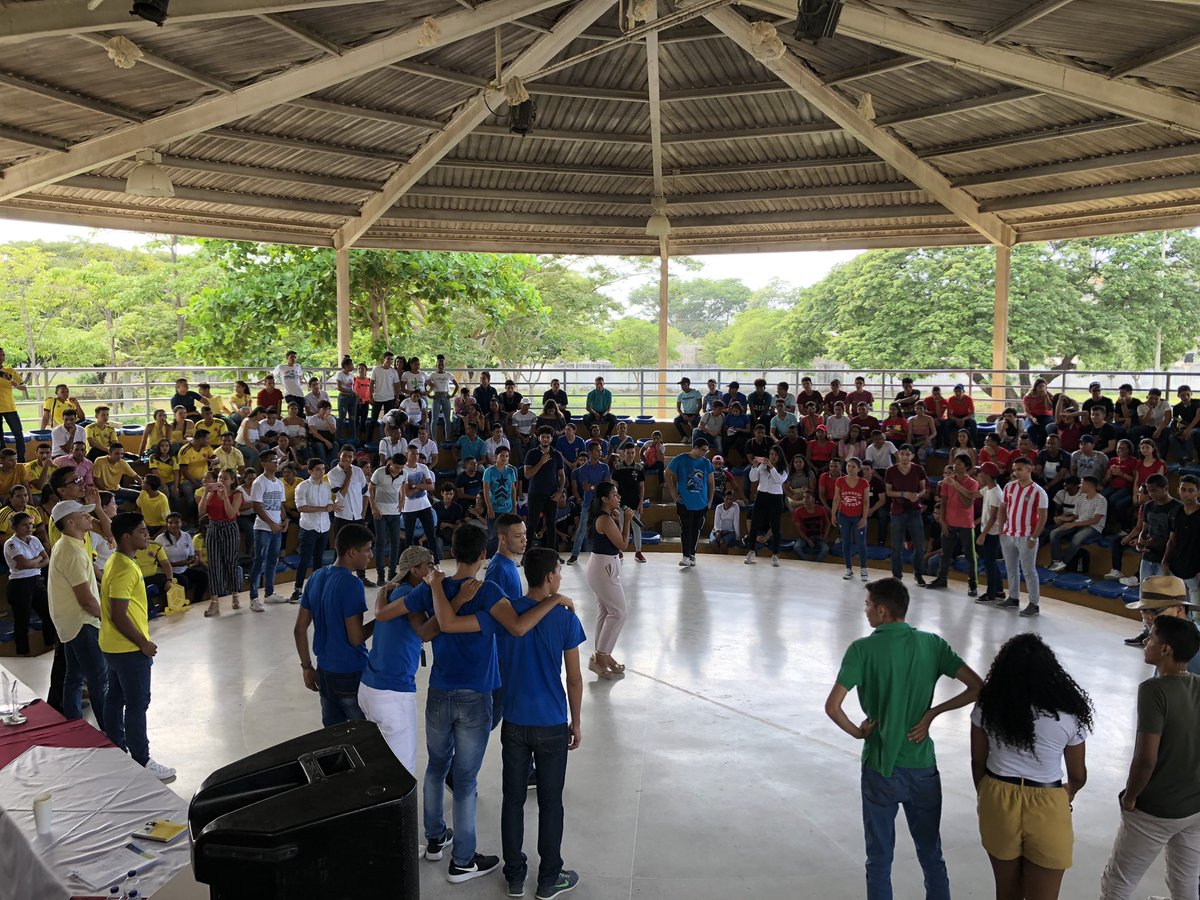 rolaguas's tweet photo. #AEstaHora compartimos nuestra actividad de bienvenida a los estudiantes de 1er Semestre de la #FacultadDeIngeniería porque #EngineeringIsTheBestChallenge https://t.co/yHzrIUNuv9