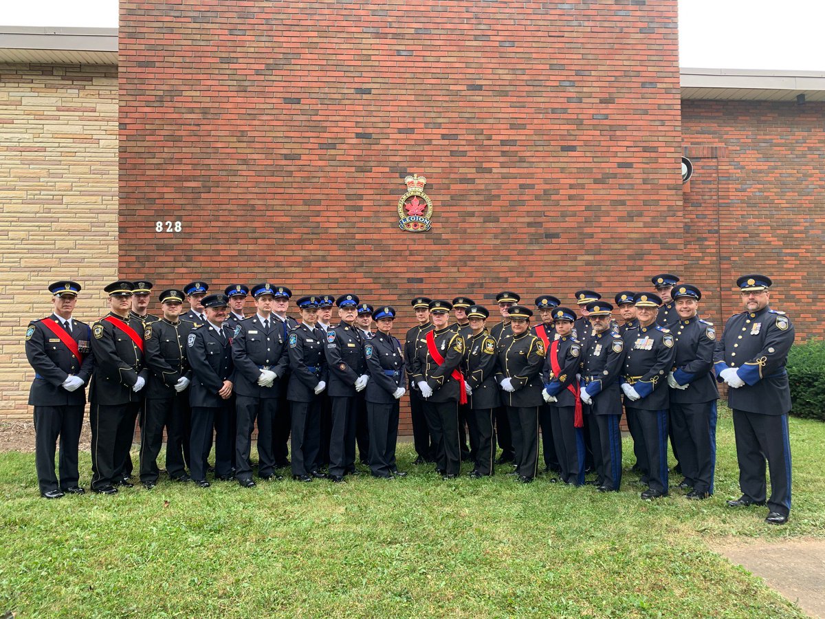 Thank you to the Honour Guard volunteers from <a href="/HaltonMedics207/">Halton Paramedic Union (OPSEU Local 207)</a> <a href="/TorontoMedics/">Toronto Paramedic Services</a> <a href="/Peel_Paramedics/">Peel Regional Paramedic Services</a> <a href="/MLPS911/">ML Paramedic Service</a> <a href="/HPS_Paramedics/">Hamilton Paramedics</a> who came out today to celebrate the life of ACO Laura Grant.