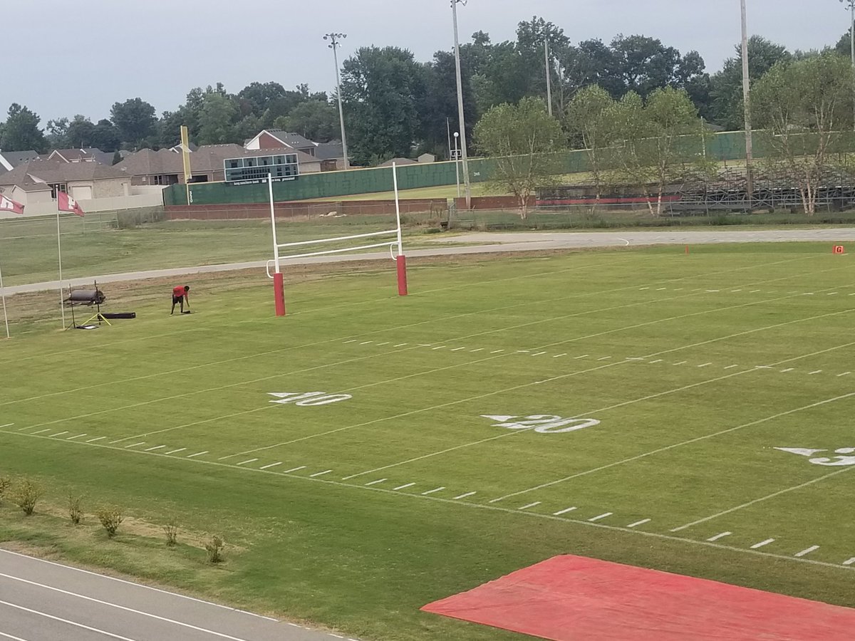 PRP_Athletics's tweet photo. Who needs turf? The calm before the storm. #weareprp #prpproud #PANTHERPRIDE #PRPFAMILY @PRP_Panthers @PleasureRidge @Ridgetalk
#beatmeade https://t.co/ityCUjZn9s