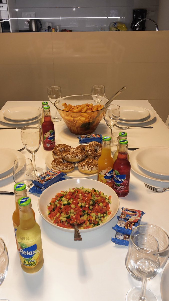 we made a shabbat dinner in our apartment hereeee💁‍♀️👩‍🍳 <a href="/gwsIouis/">shira ◟̽◞̽</a> @issamoodxx <a href="/fulminouis/">gio ☀️</a> @rosesforpjk <a href="/shalevelash/">babyboy 🔞</a>