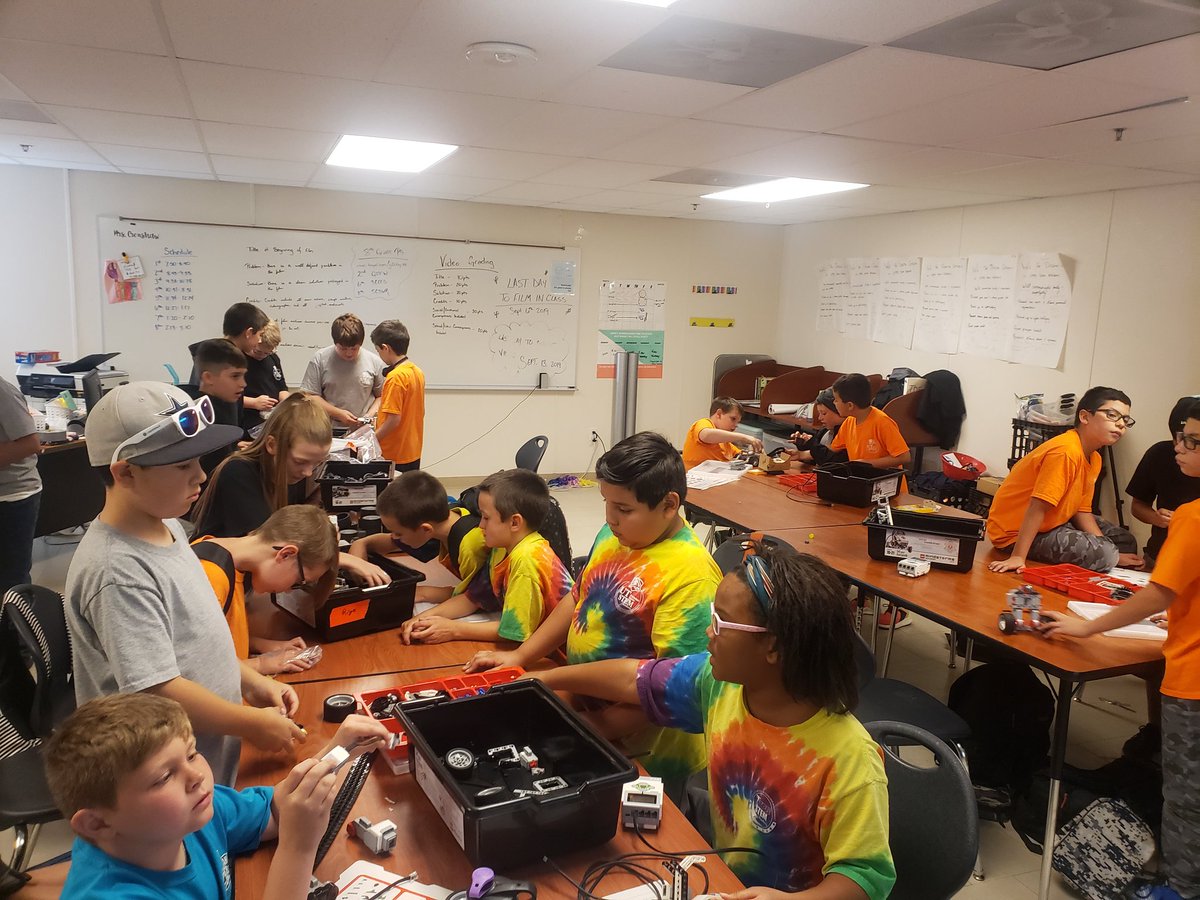 CrenshawScience's tweet photo. 4-6th grade Lego Robotics

@UTPBSTEMAcademy @PrincipalStem @MonicaE24320630 @UTPBSTEMAcademy https://t.co/ua3WcUwccc