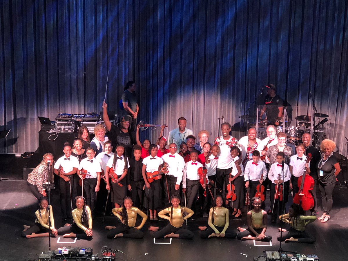 PrincipalEligon's tweet image. Team @browardschools and @BlackViolin #impossibleispossible #blackviolin #dreamer #browardstrong💪 #wineverymoment #wildcatstrong🐾 #walkerpride #kennedycenter #turnaroundarts