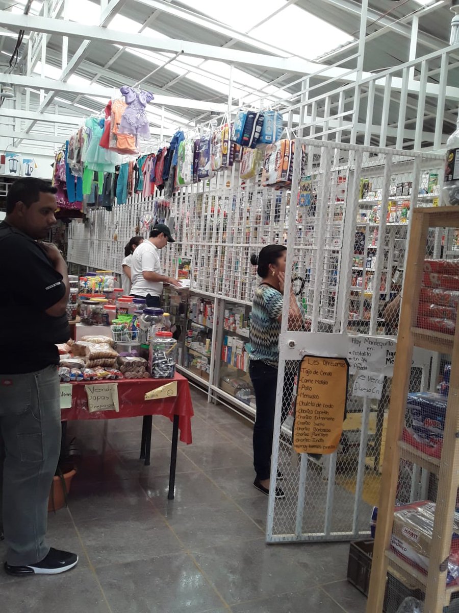 MP_Honduras's tweet photo. #OperaciónPitco A fin de verificar el cumplimiento tributario, Fiscales de Yuscarán y personal del @SAR_HND realizan inspecciones en diferentes establecimientos comerciales de la localidad https://t.co/sgbKsqNJkX