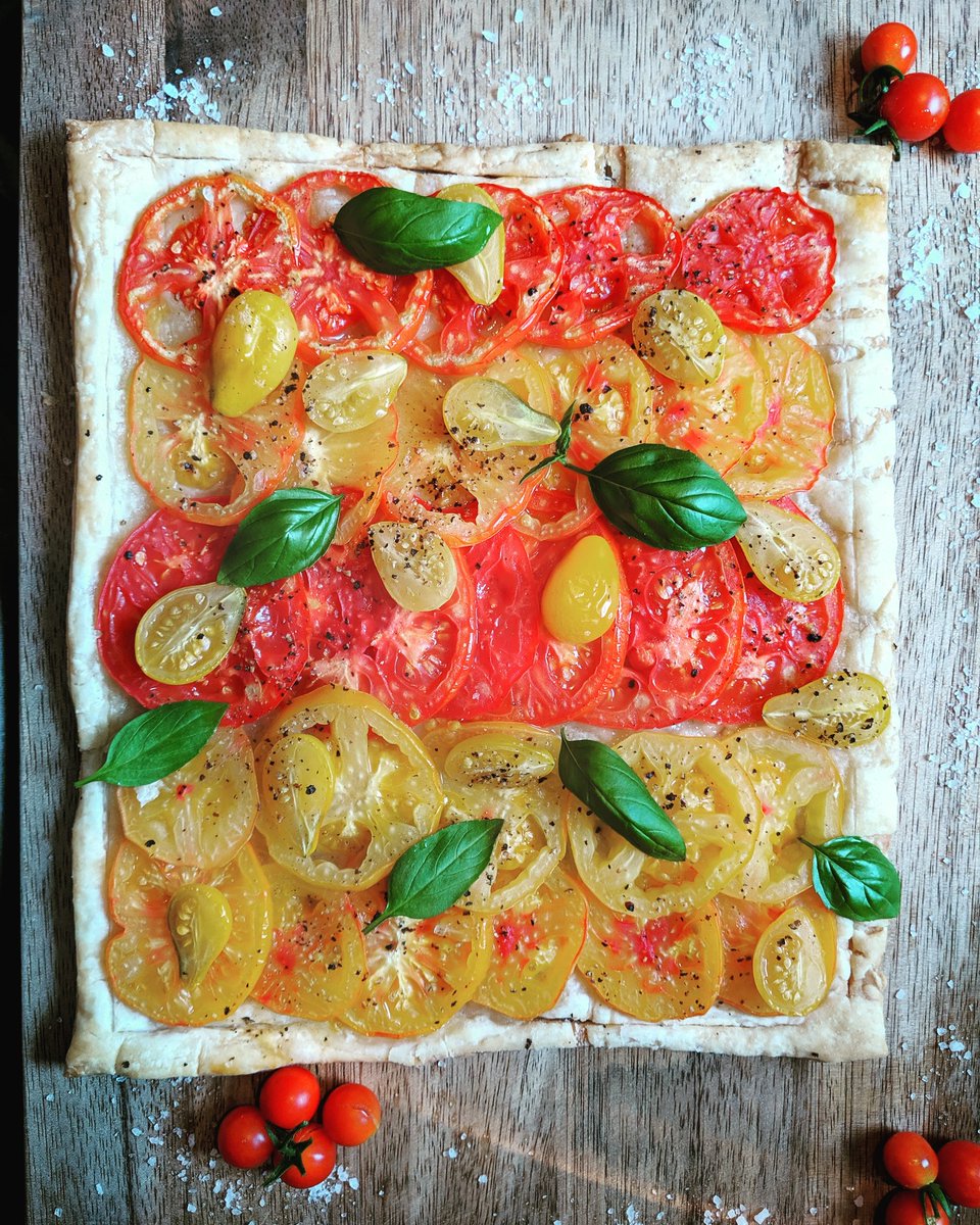 This lovely #heirloomtomato #galette is live on the #blog. 
#recipes #RecipeOfTheDay #photooftheday #Cooking #cheflife #food #foodblogger #foodbloggers #farmhouseten
farmhouseten.ca