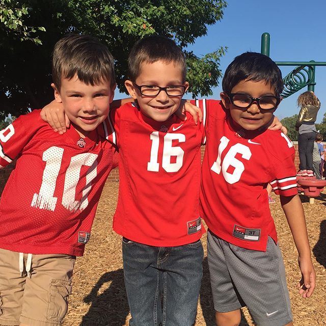 A little Buckeye love ❤️ from these Kindergators. Mrs. H still says Go Blue 💙💛 〽️ ift.tt/315aXEQ