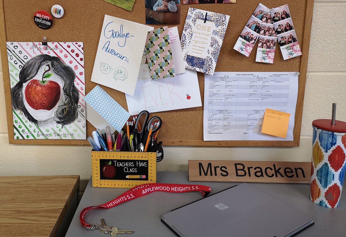 I'm baaack, this time as a teacher instead of a student!
 GREAT first week at <a href="/ApplewoodHts/">Applewood Heights SS 🏳️‍🌈</a> 🍎#AHSSProud