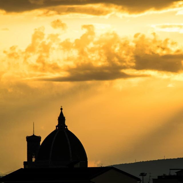 michelespinetta's tweet photo. Quando le serate di brutto tempo, regalano tramonti incredibili: Buon we, #Firenze, Settembre 2019!
#igersfirenze #igersitalia #volgofirenze #ig_firenze #ig_italia #instagram #WhatItalyIs #WellTravelled #browsingitaly #travelsitaly #IamATraveler  #Living… https://t.co/NteY4f3RNj https://t.co/76b4U3264J