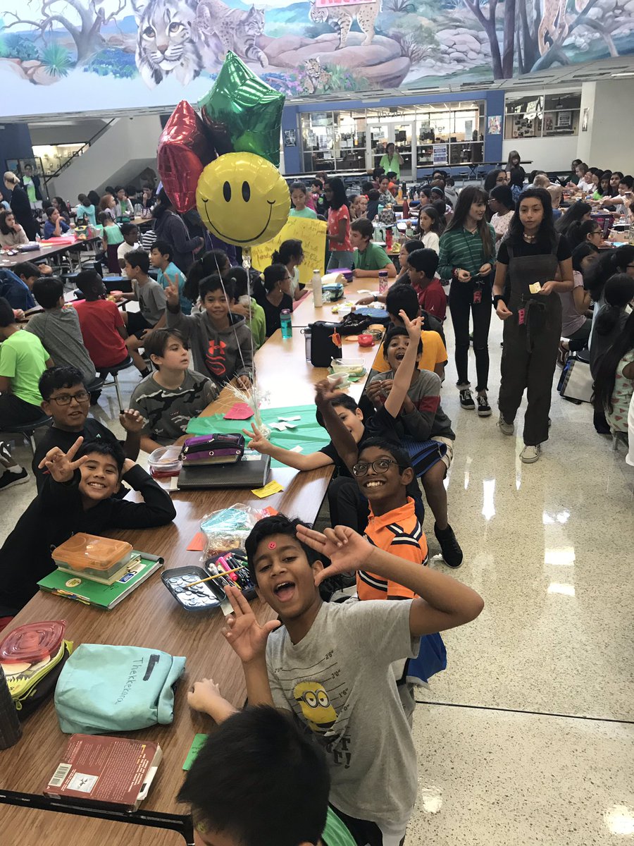 FCMSBobcats's tweet image. Ending #HelloWeek at FCMS with No One Eats Alone at lunches.  Our friendly PALS helped everyone get involved! @sandyhook @FortBendISD