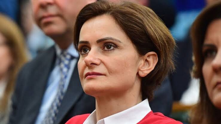 2️⃣NEYMİŞ 80 MİLYON ADINA KONUŞUYORMUŞ...
KİMSİN SEN YA..
BENİM ADIMA SEN NASIL KONUŞABİLİRSİN.

DE Kİ CHP ADINA KONUŞURUM,
DEKİ HDP ADINA KONUŞURUM.
DE Kİ PKK’LILARI,
DHKP-C’LİLERİ SAVUNURUM,
TAMAM İTİRAZIMIZ YOK.

AMA BAYRAĞINA, VATANINA, DİNİNE BAĞLI KİŞİLER ADINA KONUŞAMAZSIN.