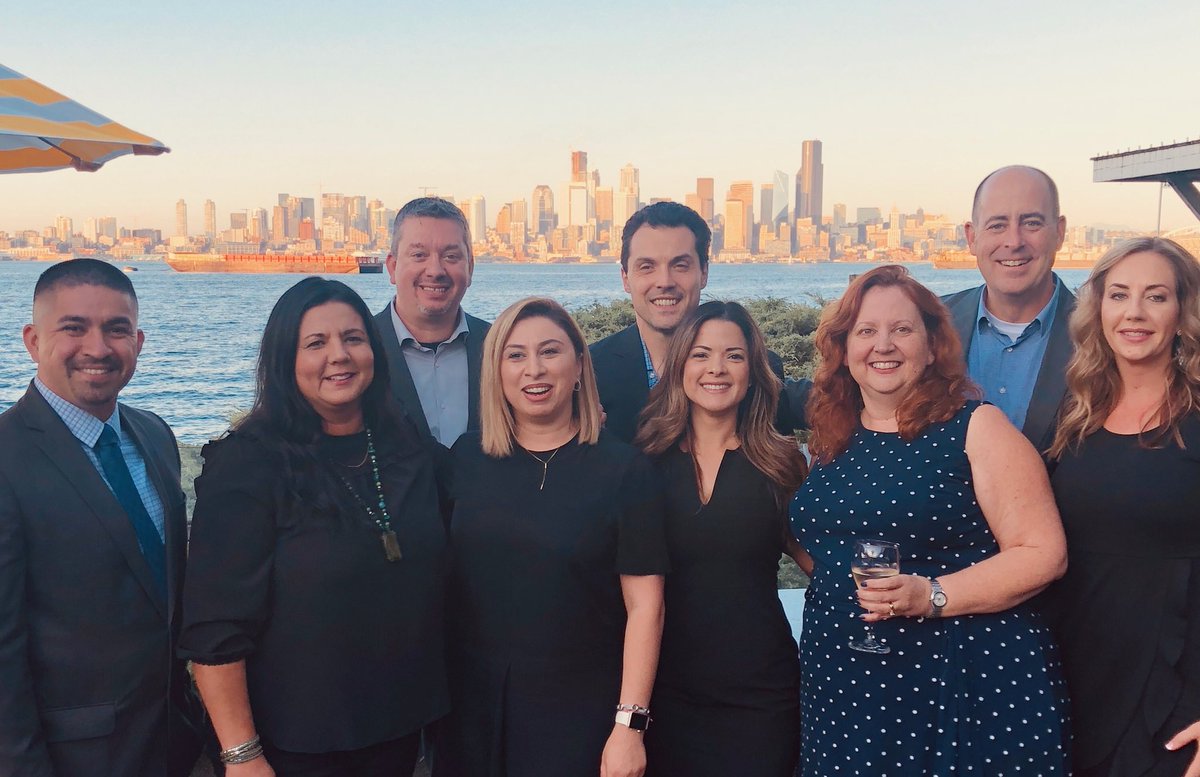 Jessica36986489's tweet photo. Beautiful Seattle skyline. I get to @thePCBS with these amazing folks. #pcbsclass2020 #pcbsrockstars19 https://t.co/oiYEUOEFCf