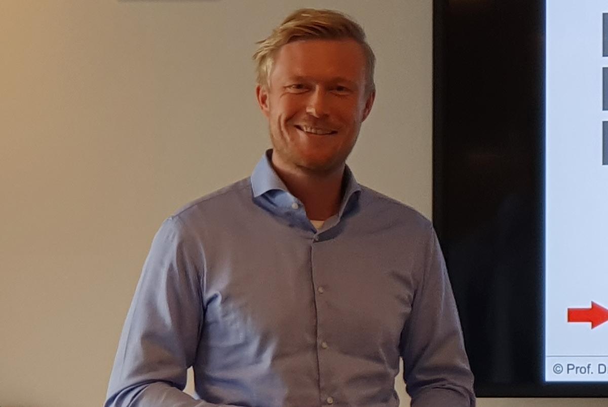 1. Wissenschaftsforum Ideenmanagement. Paul Menold von der Technischen Universität München begeistert mit  Einblicken in die Ergebnisse der IDM Befragung, die vom Zentrum Ideenmanagement unterstützt wurde. Wir sagen "Danke allen Befragungsteilnehmern!"
@z_idm #ZI #tu_muenchen