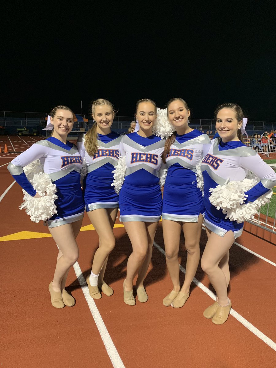 HEHSPoms's tweet photo. Last but not least our Seniors: Paige Zapinski, Hailey Carlson, Erin Underwood, Haley Jo Jurewicz, Bri Police✨🧡✨ https://t.co/mBdyfw10cJ