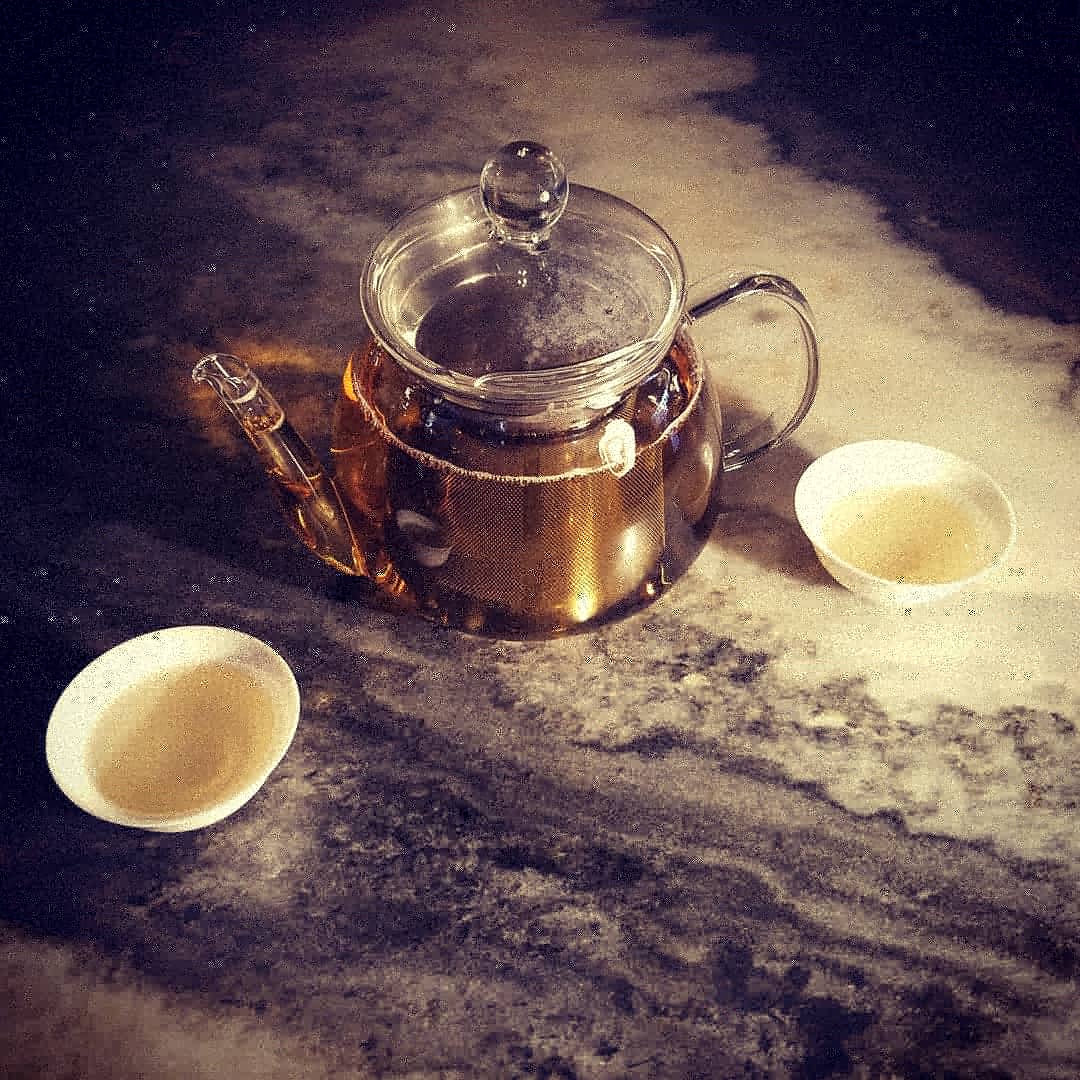 GoldfishTea's tweet photo. Try our new Moonlight White tea. The dramatic silver and black leaf steeps into a delicate floral tea with notes of melon and honey. https://t.co/QlEMQQpmp3
