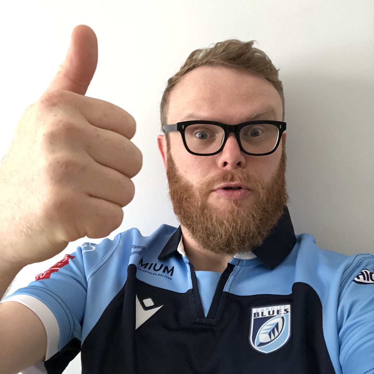 Best of luck to <a href="/cardiff_blues/">Cardiff Blues</a> this season, and thanks for letting me wear your lush new jersey! Pob lwc i’r #Gleision tymor yma! cardiffblues.com #caerdydd #cymruambyth