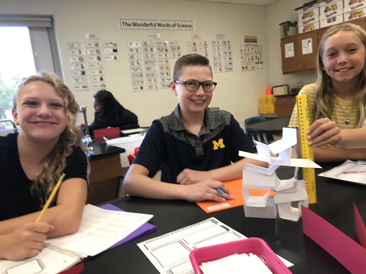 SuttonSciUVMS's tweet photo. Teamwork makes the dream work! #ILoveSixthGrade https://t.co/1P24d03qhp
