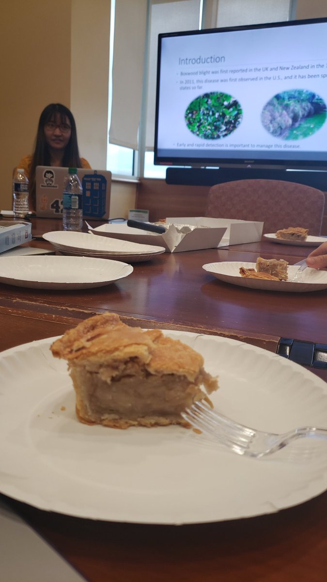 The best way to start a Friday: apple pie +  a presentation about #boxwood by @yangshu1020 #PathogenDetection