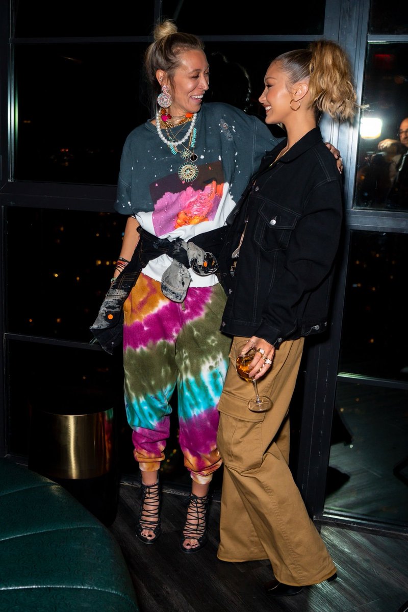 MidiasBHS's tweet photo. FOTOS: Bella Hadid atende ao La Detresse SS20 'Acid Drop' por Alana Hadid e Emily Perlstein no The Fleur Room em Nova York, Sep.05! 📷✨ https://t.co/JPYiaUuRyB