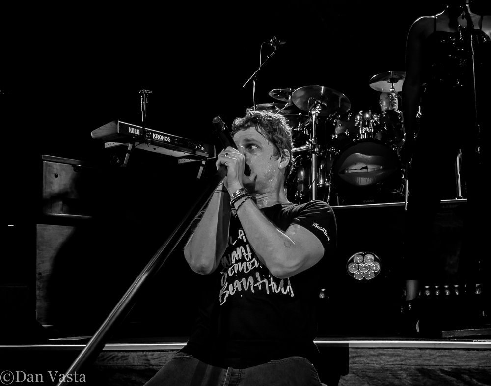 79Aspen's tweet photo. Caption this😎 #ChipToothTour #ChipToothSmile #RobThomas #VastaTour2019 #TourPhotographer  #WeAllWantSomethingBeautiful @LvillePalace #LouisvillePalace #WellPlacedArrows #CanYouFeelIt https://t.co/0Y7sR9KbIH