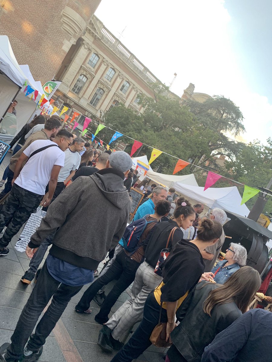 MagueloneP31's tweet photo. C’est parti pour le festival @Toulouseatable aux côtés de @JJBolzan @jlmoudenc ! Le @MinToulouse évidemment partenaire avec @ArtisansTerroir @CrieesLes @Restolacabane @mattennis30 @FlocdeGascogne @SublimAromes 😍👏 #ademainpourlecassoulet #vivelegras #unbailquonavaitpasmangé https://t.co/TFSzUVkSKQ