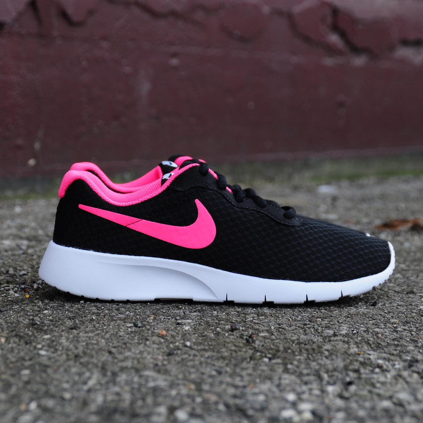 The Inc. on Twitter: "Summer 2019 Collection Nike Tanjun “Black/Pink" Girls/Gradeschool Sizes 818384-061 $70.00 CAD Available in all store locations and on Free Canadian Shipping #TheClosetInc #TheClosetIncLondon ...