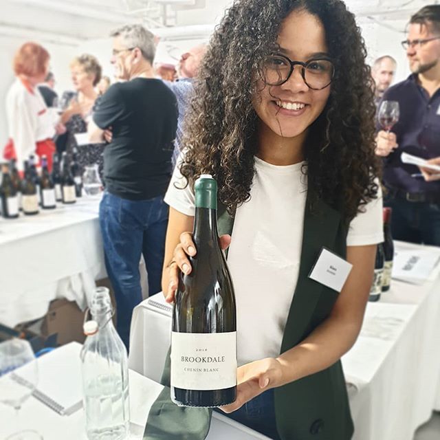 ruthspivey_'s tweet photo. Kiara, winemaker at Brookdale in Paarl, who are in part collaboration with @savagewines (see @gregsherwoodmw's website for a couple of good pieces on them for more info) #newwavesa #wine #southafrica #finewinesafari https://t.co/hfaYRigezG
