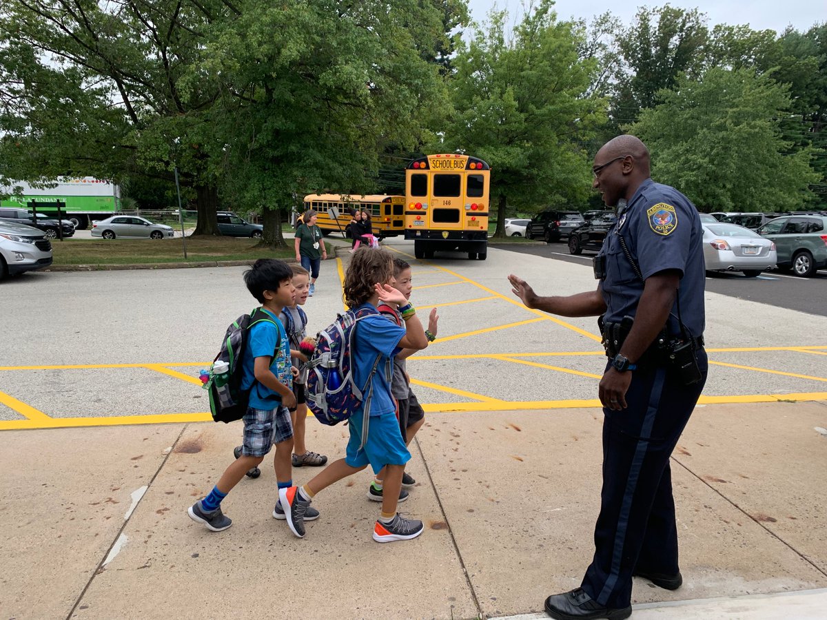 AbingtonSchools's tweet photo. It’s the first Friday of the 2019-2020 school year, which means the return of High Five Fridays! Thanks, as always, to our @AbingtonPolice for greeting our students with a smile. #overlook #mckinley #highfivefridays #asdproud #back2schoolasd https://t.co/GTwpGlH4po