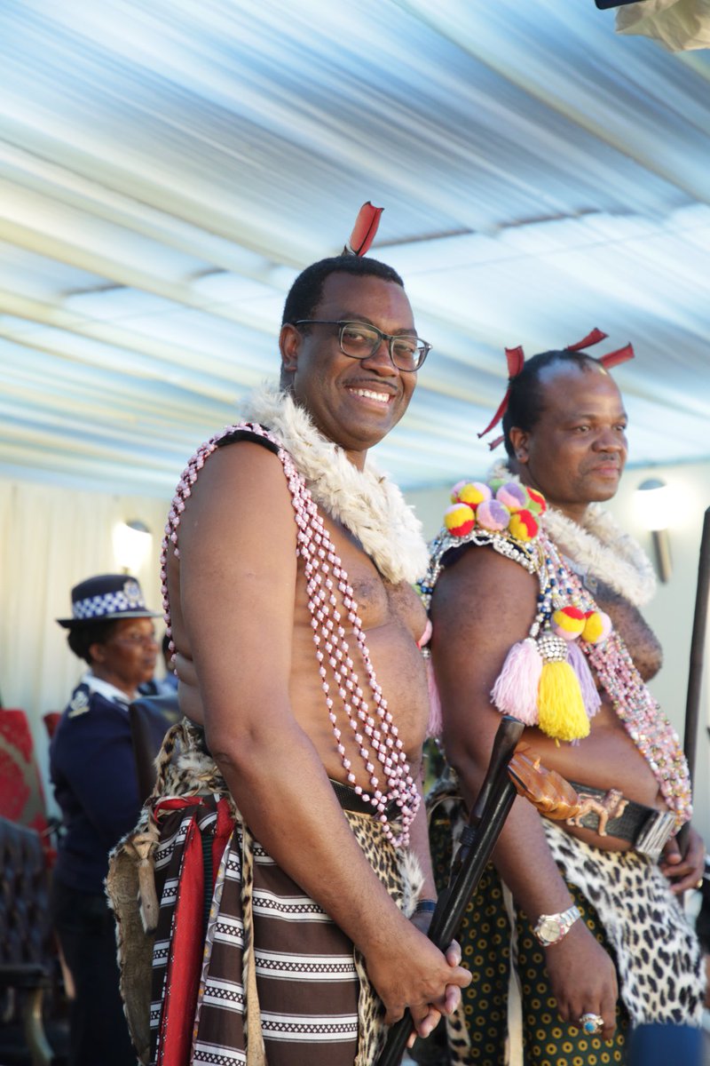 akin_adesina's tweet image. The King Mswati III of Eswatini gave me the greatest honor ever: to be dressed like the King and jointly march during the traditional royal Reed dance event. Thank you Your Majesty.💕
Proudly African 👍🏼
Confident in Africa’s future👍🏼