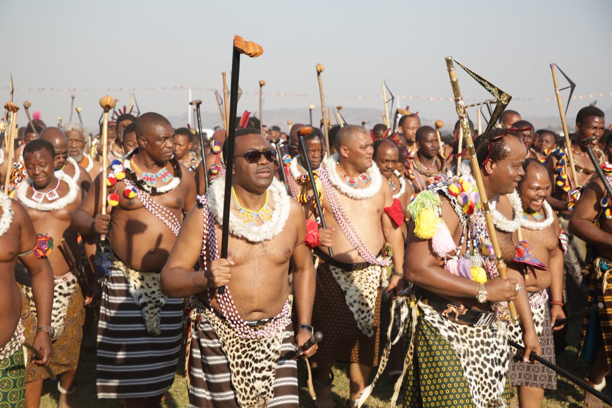 akin_adesina's tweet image. The King Mswati III of Eswatini gave me the greatest honor ever: to be dressed like the King and jointly march during the traditional royal Reed dance event. Thank you Your Majesty.💕
Proudly African 👍🏼
Confident in Africa’s future👍🏼