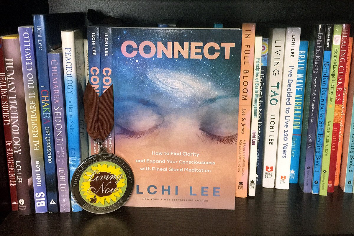 IlchiLee's tweet photo. I'm grateful for this #LivingNowAwards medal for my book, Connect: How to Find Clarity and Expand Your Consciousness with Pineal Gland Meditation.  https://t.co/cC2YckSSQF

#bookawards #connectbyilchi #NationalReadABookDay https://t.co/L0uaxIK5tZ
