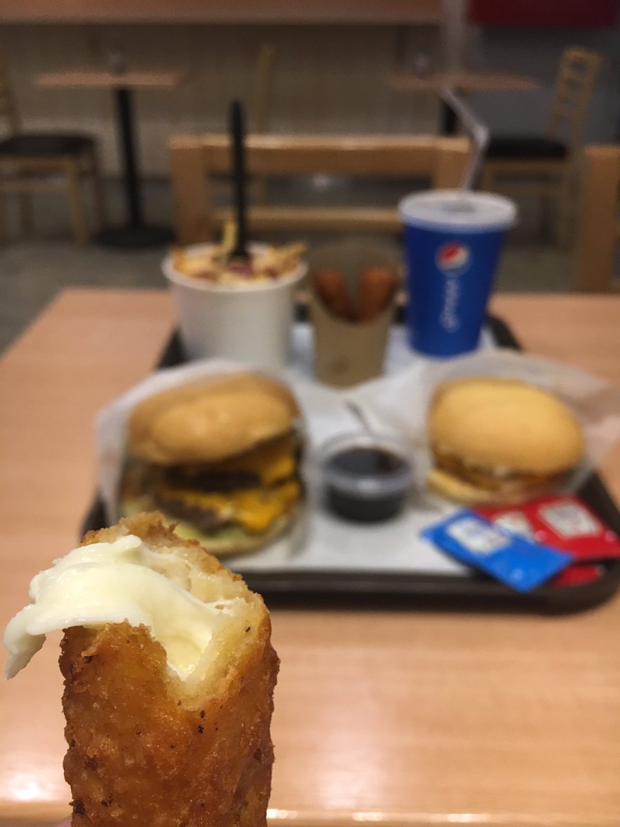 📌 تجارب 🍽 :
أمس تعشيت في برجر كاونتي <a href="/Burgercounty/">برجر كاونتي</a> 🍔
• فرع النخيل
• أفراد وعوائل
• خيارات متعددة من برجر اللحم والدجاج 🌮
• يقدّمون أنواع مميزة من البطاطس وكذلك عندهم خيارات صحية 👌🏼
• عجبني عندهم "يوريكا برجر" طعمه لذيذذ من ابتكار شيف سعودي 🇸🇦
• الخدمة والأسعار ممتازة 💸