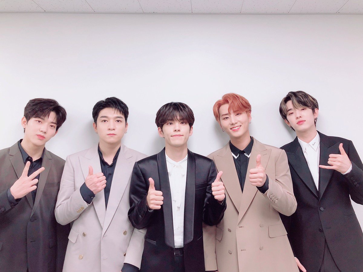 Sshiittt. Группа day6 имена. Дэй 6 участники. Он гр 6. On off японская группа как выглядит.