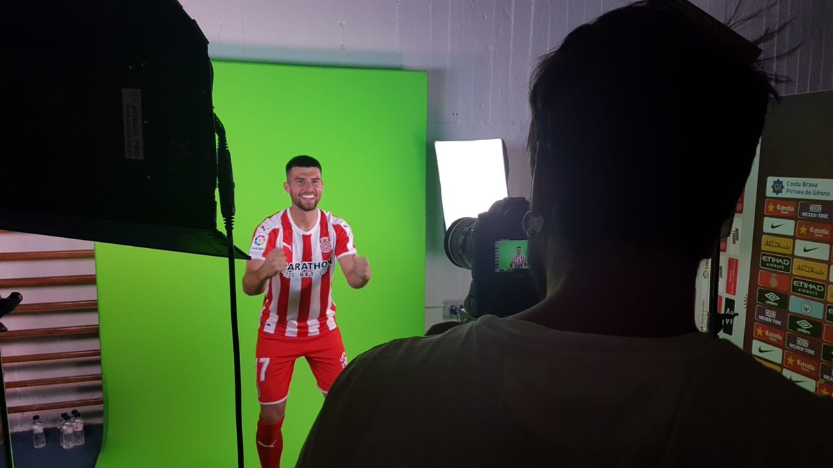 MediaBaseSports's tweet photo. 🎥 Esta semana nuestro equipo de #MBSAgency se desplazó a Girona, donde vivió una jornada muy divertida con la primera plantilla del @GironaFC.

📸 ¡Muchas risas, alguna que otra toma falsa, pero un gran resultado obtenido delante de las cámaras! 🙌🏻

#MBSTeam https://t.co/soy7Y7RR9d