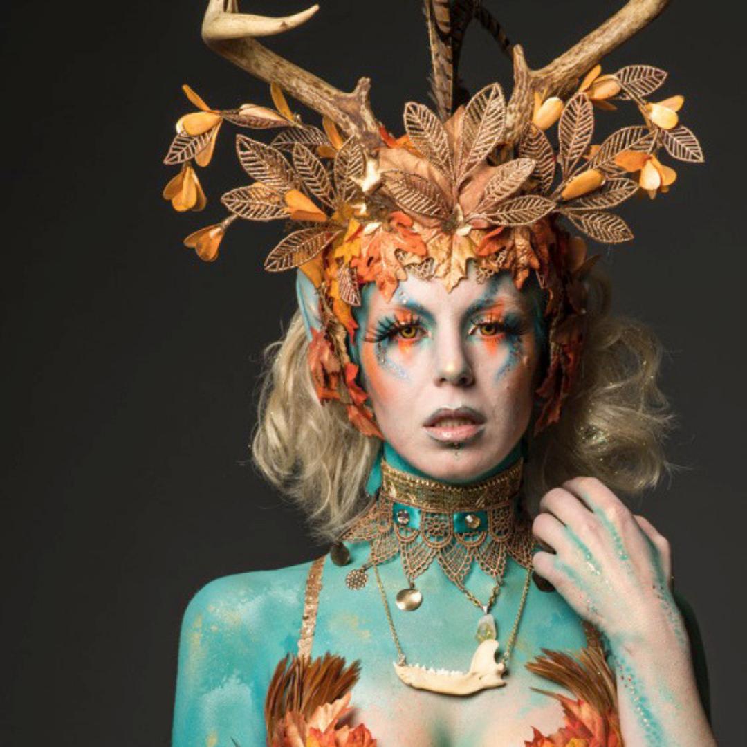 MakeupArtistmag's tweet image. Can you feel the autumn leaves turning? 🍂 🍁
.
[MUA: Kathleen Fowlstone from @IMATS LA 2018 Battle of the Brushes Competition]
.
.
#imats #imatsLA #imatsLA18 #battleofthebrushes #creativemakeup #bodypaint #facepaint #blueorange #bluepaint #orangepaint #makeup #promua #mua #lamua