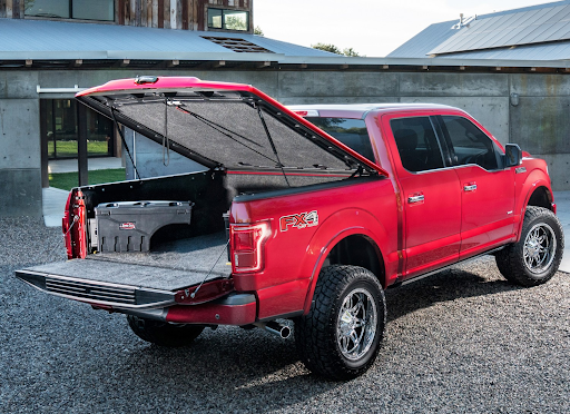 TonneauCovers_'s tweet photo. If you want to secure your truck bed while also giving it some #CurbAppeal, then the “UnderCover Elite LX” is perfect for you. These covers are prepainted and customized to match your truck’s paint! Who is up for a #TruckUpgrade? ✋

Shop here 👉 https://t.co/ZEkFTJlX9x https://t.co/6RBP6Qc3pG