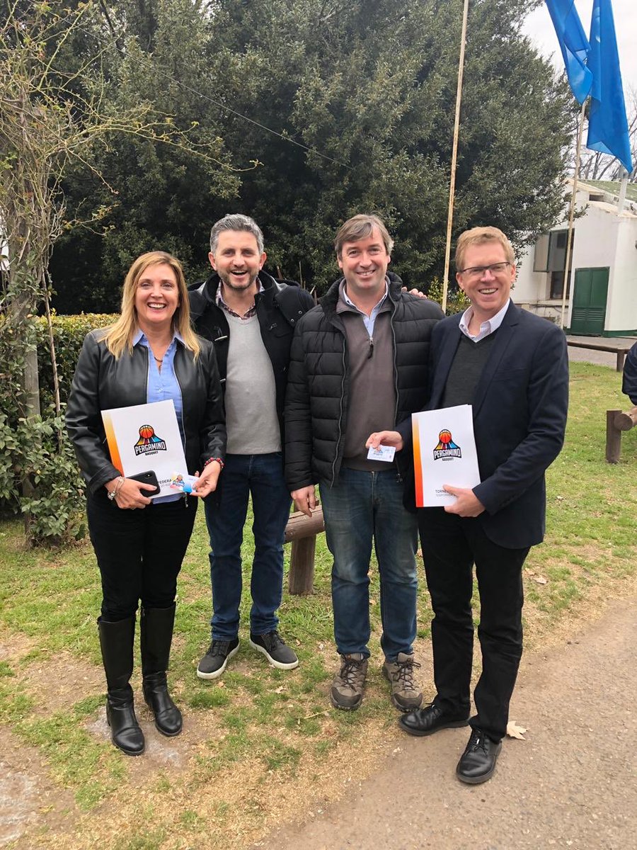 sulazzari's tweet photo. HOY | En #Pergamino con @juancurutchet y @JMartinezPerga visitamos la planta @KWS_Semillas la empresa familiar #Degreen y recorrimos la #Exposición #Rural junto a @ljsarquis y @JorgeJosifovich
Estamos cerca de todos los bonaerenses 💪🏻@mariuvidal https://t.co/0JId6vWBbv