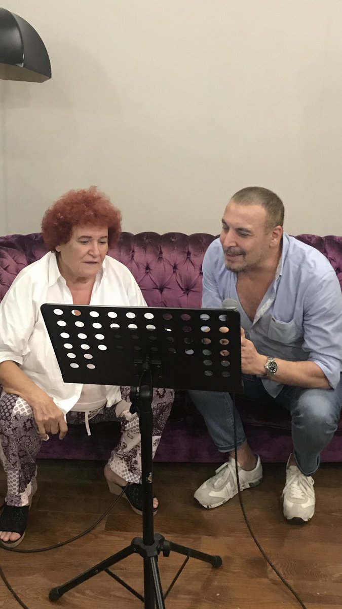 Bu arada hergun studyoda calisiyoruz az kaldi yeni album” Repertuvar SELDA BAGCAN SARKILARI” bi sey soyliyim mi cok guzel oluyor🙏🙏🙏