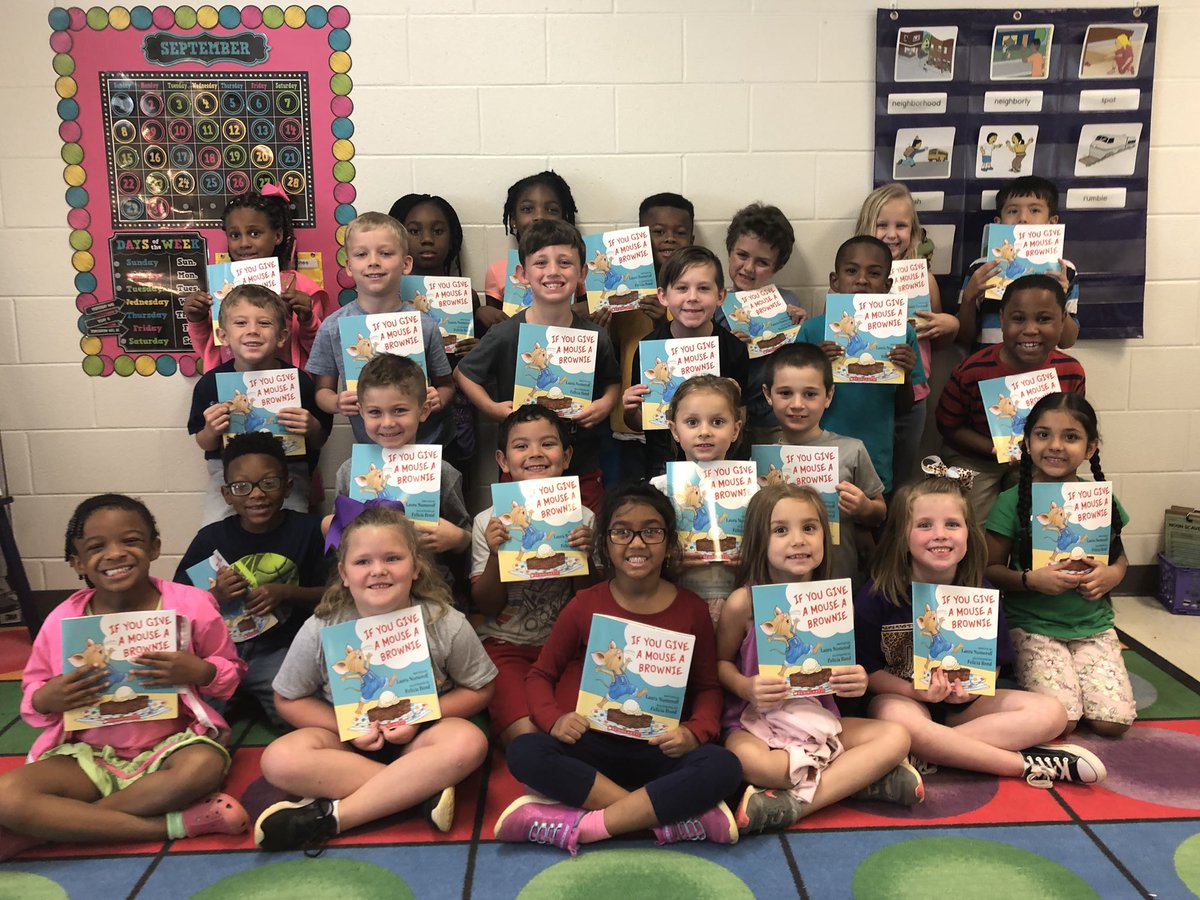 Thank you to our #ScholasticStudent sponsors. We received our first book of the year! We even had a fun activity and brownies to go with it! #liljags @DCSeNews @LauraNumeroff @TweetDCS_DCPS @Scholastic #ifyougiveamouseabrownie