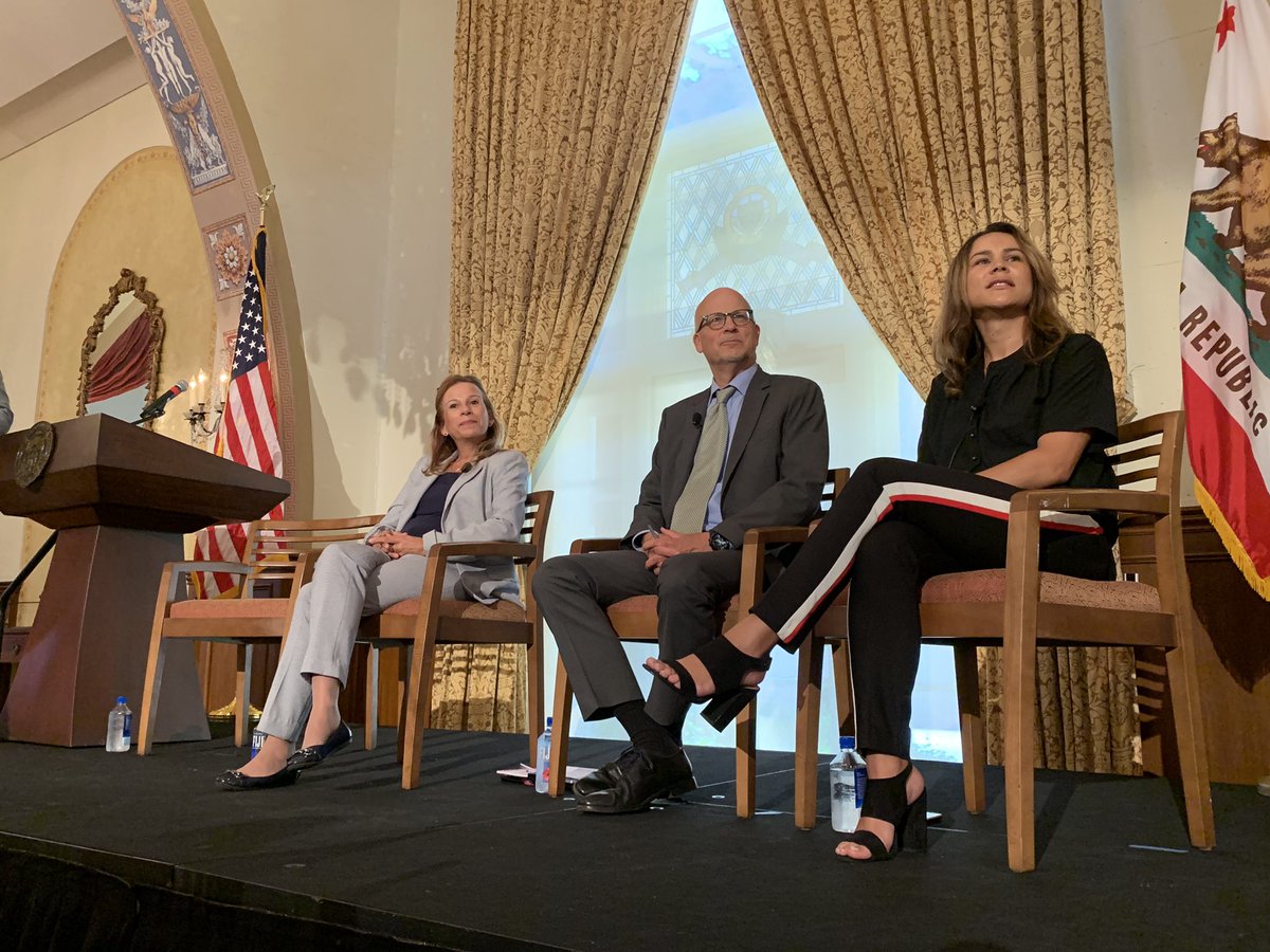USCAlumni's tweet photo. The Alumni Leadership Conference morning session continued with presentations by Piedad Suarez OFPOM ‘06, MS ‘18, Professor Niels W. Frenzen and Hattie Mitchell EdD ‘17, each of whom are continuing USC’s tradition of community impact. #USCAlumni #USCALC https://t.co/rmqG5amxYA