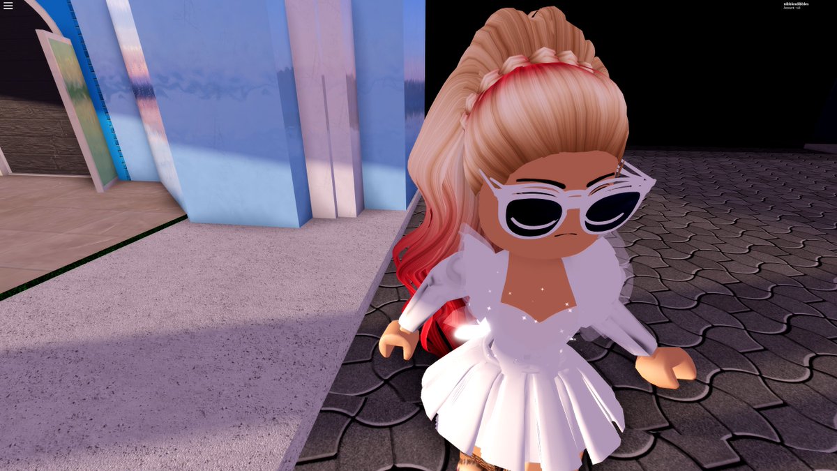 How To Get Glasses In Royale High