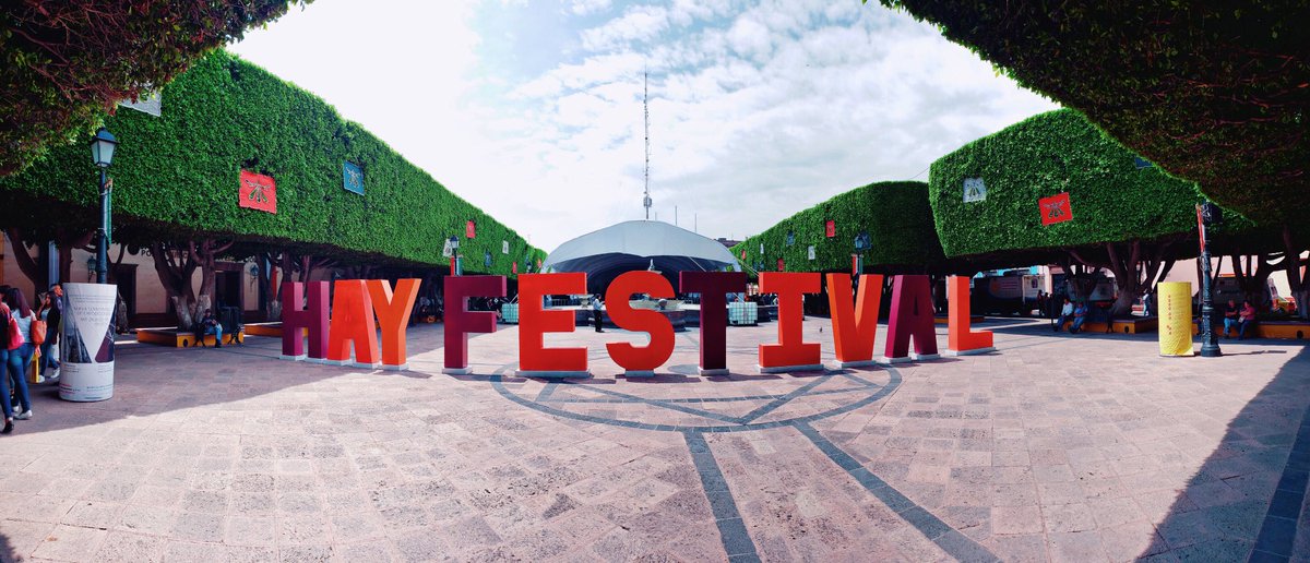 Ya estamos en el <a href="/hayfestival_esp/">Hay Festival Esp</a>, en donde estará charlando <a href="/diegoluna_/">diego luna</a> sobre la importancia de ser un ciudadano activo en México y cómo fundo El Día Después.

Sigue hilo para ver la cobertura 📽👇