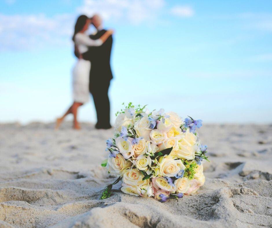 We would say 'I do' to this gorgeous bouquet. Perfect for any #beachwedding! 🌊

#weddinginspiration #bridalbouquet #weddingflowers #flwedding