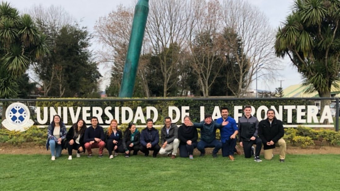 UfroActivate's tweet photo. Una semana de trabajo muy intensa de los equipos @UfroActivate @GPAQresearch @PUCPRoficial
Proyecto de Colaboración Internacional @CNPq_Oficial #CONICYT 
Hoy viernes trabajando en la sede #Pucon de @UFrontera https://t.co/iDJAW8Hww8