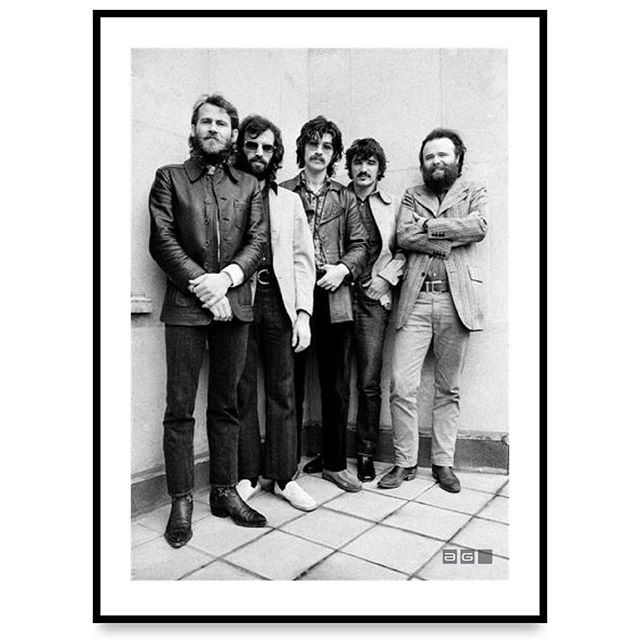 Analogue Gallery tweet media