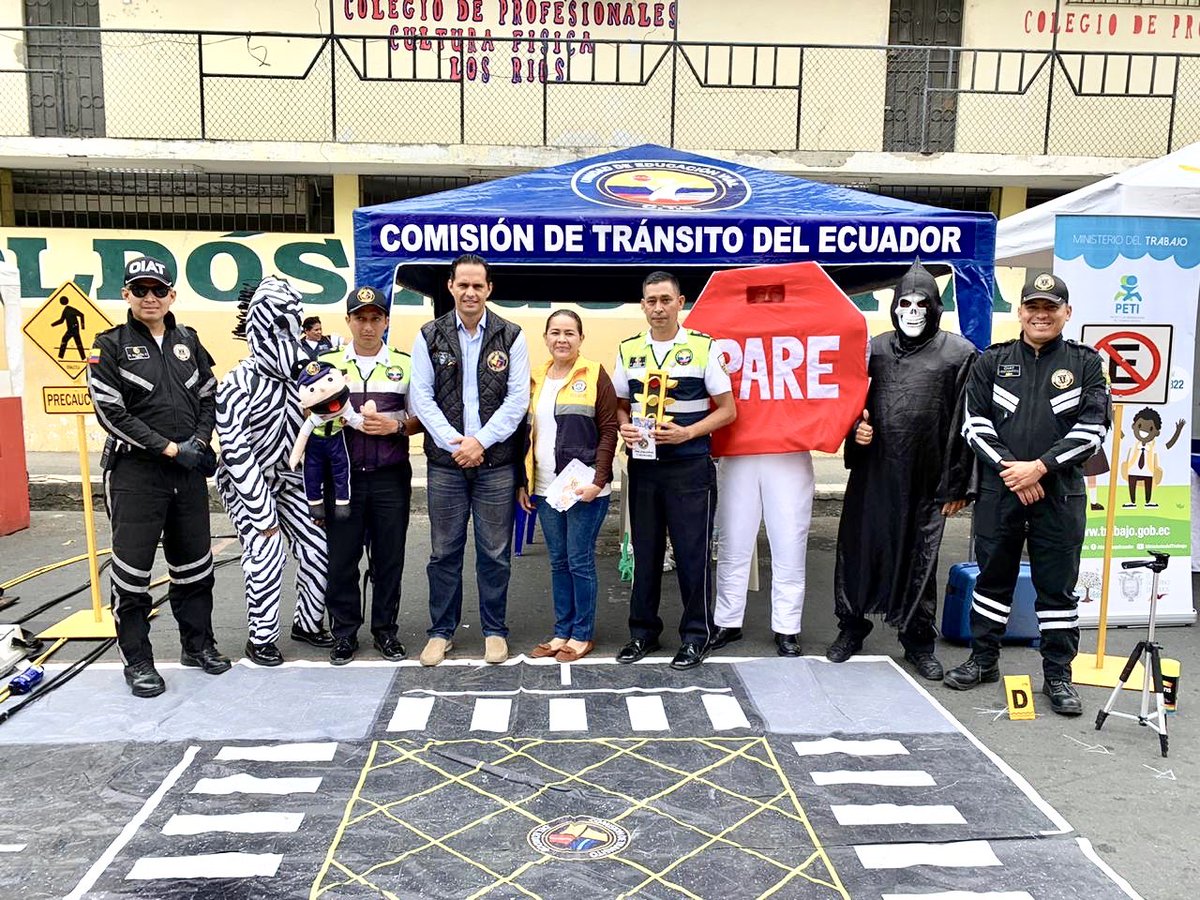 joseloor2016's tweet photo. | #CTEcuador | Junto a nuestro equipo de #OIAT #UREM y #EducacionVial participamos en casa abierta evento de prevención #JuntosSomosMásContraLasDrogas con la estrategia #ZonaLibreDeDrogas, organizado por la #Gober_LosRios, #MINEDUC entres otras instituciones. #CTEpresente https://t.co/CDHgYWdM8X