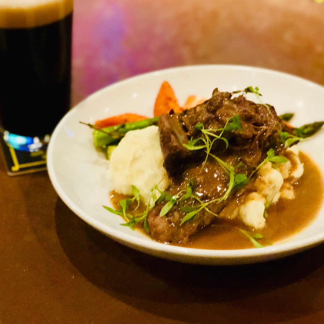 HoppysRailyard's tweet photo. Hello fellow #Sacramento & #GlobalTraveling #foodie friends! 😀
Have you ever had #Bison #ShortRibs? It's one of the #WeeklyFeatures at the #Railyard in #OldSacramento this week; so come on over and give it a try with a tasty local #craftbeer or two.
Cheers! 🍻 https://t.co/xtmKLrZEso