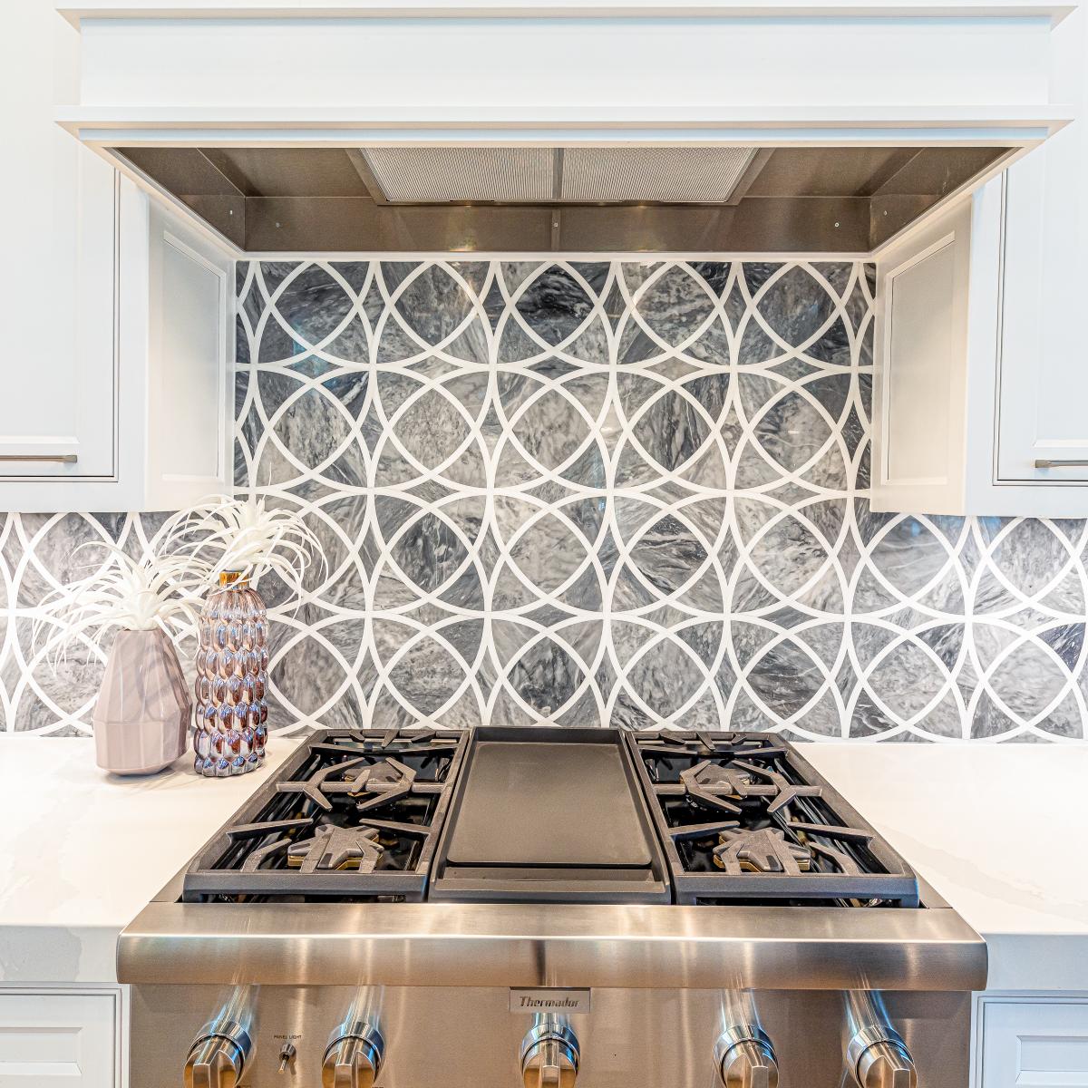 SierraCustom's tweet image. We're cooking up designs that will make your kitchen shine.