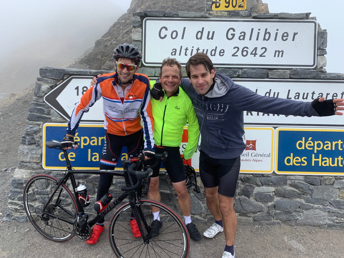 Morgen is de #alpentocht voor @CliniClowns in <a href="/valloire/">Valloire Galibier ☀️❄️</a>. Wij spelen morgenavond voor alle helden die gesponsord naar de Col de Galibier klimmen! En fietsten vandaag zelf ook ‘even’ naar boven.