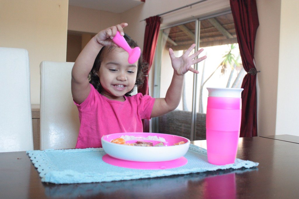 Winner of the Munchkin Giveaway themilkmemoirs.com/2019/09/06/win…