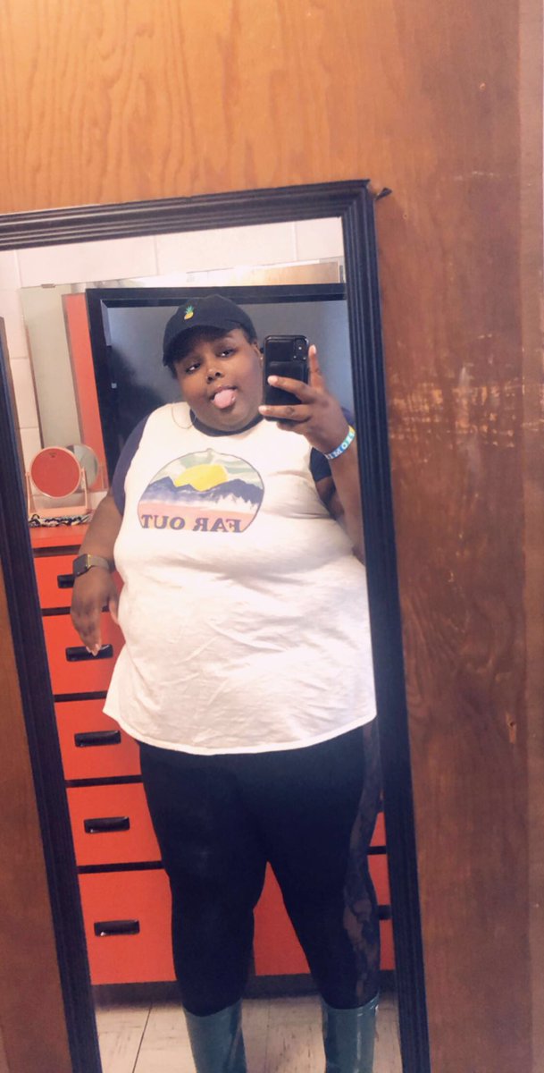 bigfine_dime's tweet photo. 💕✨🥰 happy Friday 
#naturalhair #naturalista #NaturalHairTwitter #skinglowin #frogrowin #bigfinehive #protectivestyles #BigGirlTwitter #NewConfidence #BigFine #BigFineAppreciation #BigFineEveryday https://t.co/vVhp885s4D